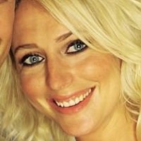 Ali Bastian Desnuda