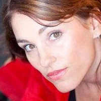 Amy Jo Johnson Desnuda