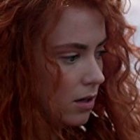 Amy Manson Desnuda