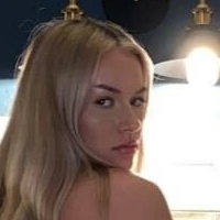 Anthea Desnuda