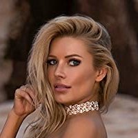 Anya Benton Desnuda