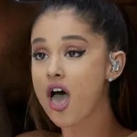 Ariana Grande Desnuda