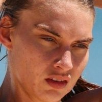 Avril Alexander Desnuda