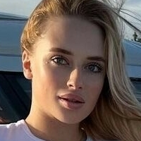 Blondinka Angelina Desnuda