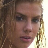 Charlotte Desnuda