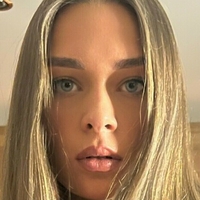 Charming Emma Desnuda