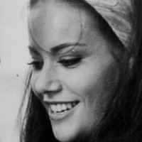 Claudine Auger Desnuda