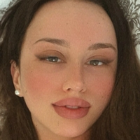 Clauds Desnuda