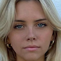 Courtney Antalek Desnuda