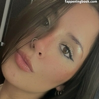 Dani Leiva Desnuda