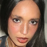 Dina Ayada Desnuda