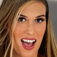 Ella Vatrap Desnuda
