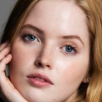 Ellie Bamber Desnuda