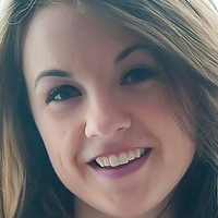 Emily Born Desnuda