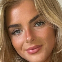 Emily Pool Desnuda