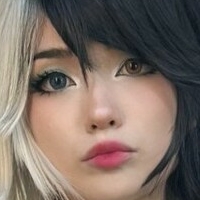 Emiru Desnuda