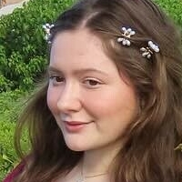 Emma Kenney Desnuda