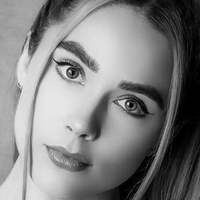 Emma Victoria Louise Desnuda