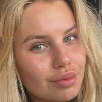 Felicia Aveklew Desnuda