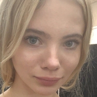 Freya Allan Desnuda