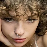 gorebrat Desnuda