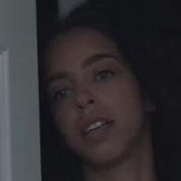 Hayley Law Desnuda