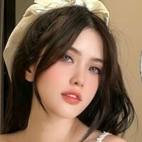 Hoàng Nhân Linh Chi Desnuda