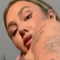 Holly Brougham Desnuda