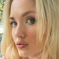 hollysworldvip Desnuda