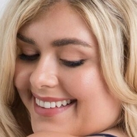 Izzy Nicholls Desnuda