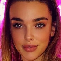 Kendall Vertes Desnuda
