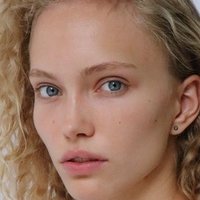 Kim Van der Laan Desnuda