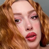 Lacey Laid Desnuda