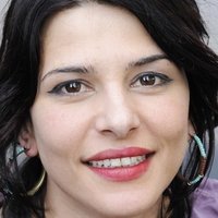 Lale Yavaş Desnuda
