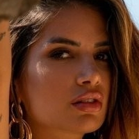 Laura Schultz Desnuda