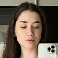 Laurel Jeune Desnuda