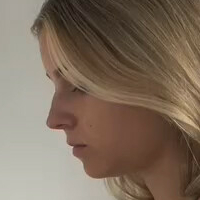 Lea Breuer Desnuda