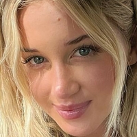 Lily Bowman Desnuda