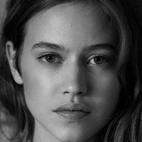 Lou de Laage Desnuda