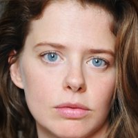 Maaike Neuville Desnuda