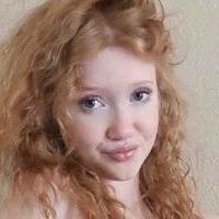 Makenna Kelly Desnuda