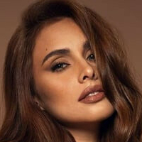 Max Collins Desnuda