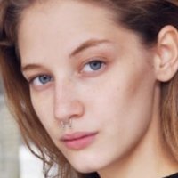 Melina Gesto Desnuda