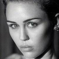 Miley Cyrus fakes Desnuda