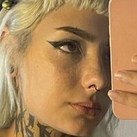 Moneka Desnuda
