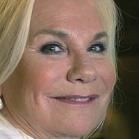 Monique van de Ven Desnuda