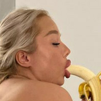 Musatova Desnuda