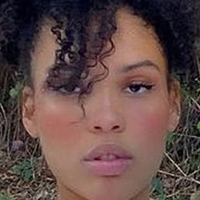 Nara Aziza Desnuda