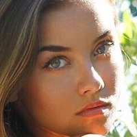 Nicola Cavanis Desnuda