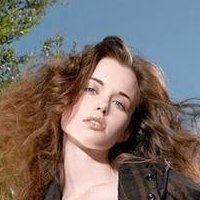 Nicole Linkletter Desnuda